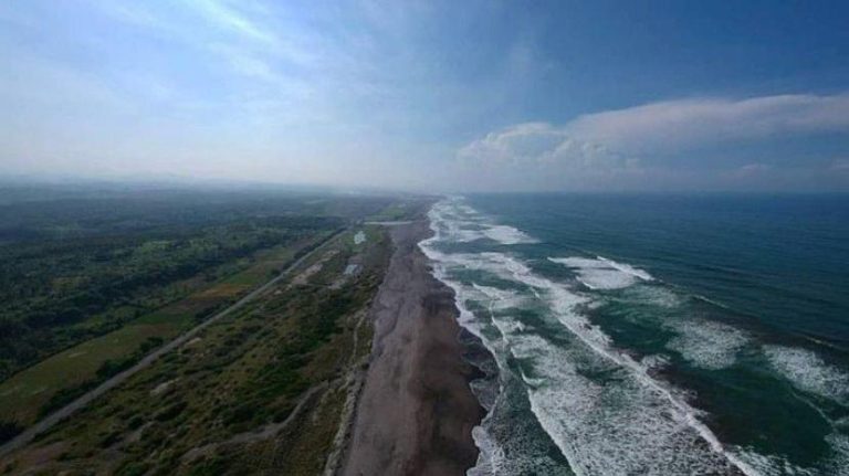 Keajaiban Pantai Cianjur: Menikmati Pesona Lautan dan Keindahan Alamnya