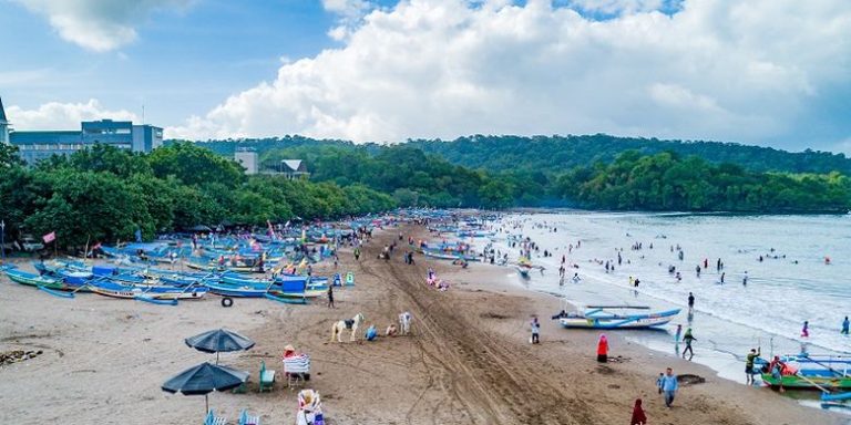 Pangandaran: Keindahan Pantai yang Mengagumkan