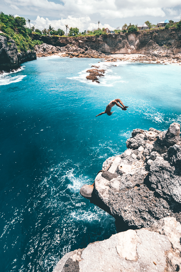 Adrenalin Menguak Keindahan: Petualangan Cliff Jumping di Bali