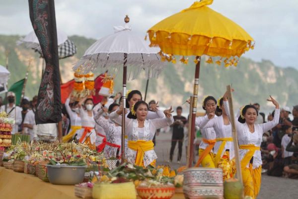 Wisata Budaya: Mengintip Kekayaan Tradisi melalui 7 Upacara Adat Bali yang Menarik
