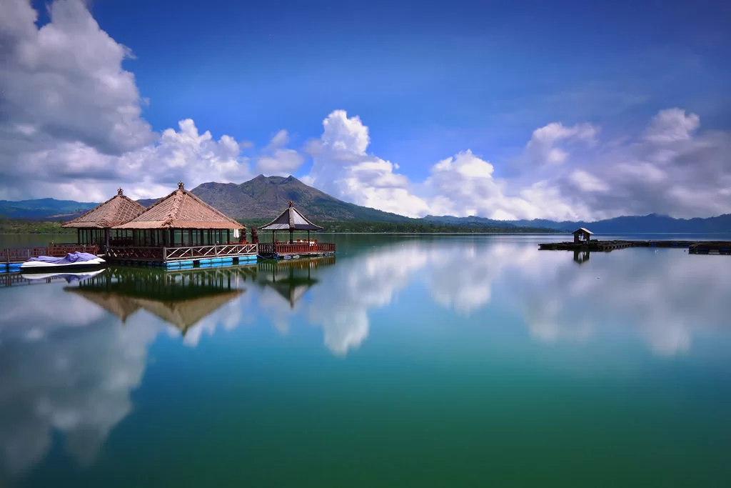 Pesona Danau Nusantara: 10 Destinasi Paling Memukau di Indonesia