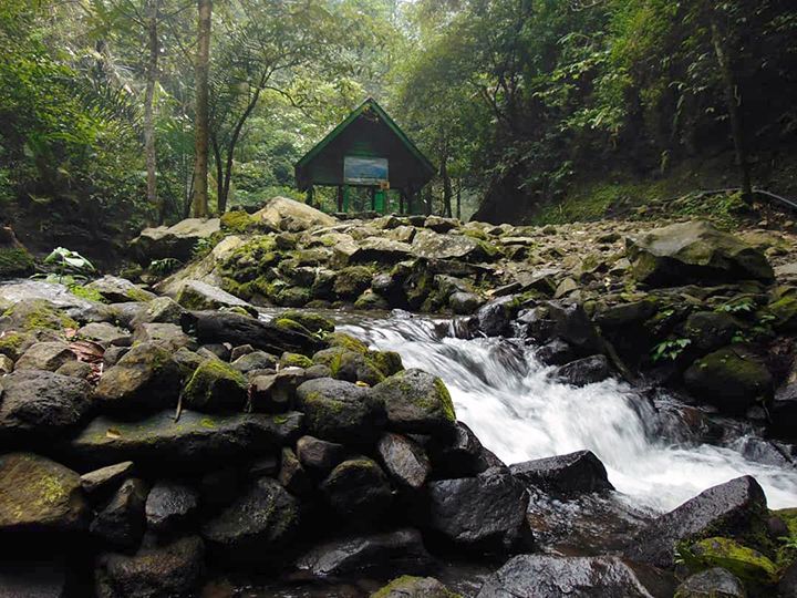Lembah Cilengkrang, Tempat Berkemah Dengan Air Terjun Dan Pemandian Air Panas Alami