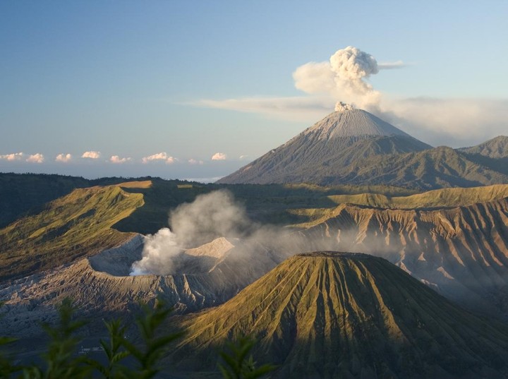 Keajaiban Alam di Puncak Gunung Semeru: Menikmati Pesona Tempat Wisata Tertinggi di Jawa Timur