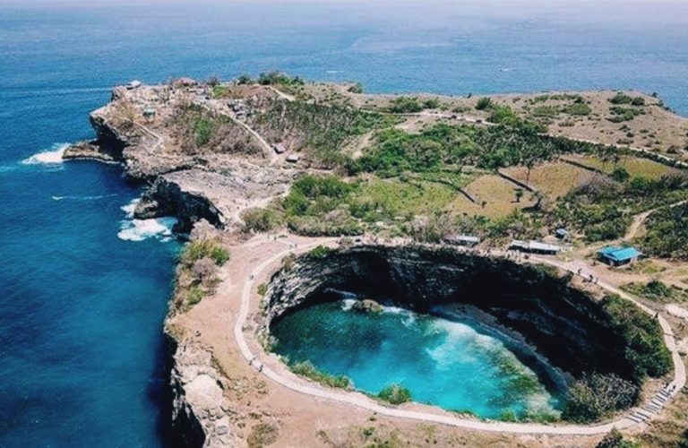 Keindahan Pantai Tersembunyi di Nusa Penida: Penjelajahan Keajaiban Tersembunyi Pulau ini