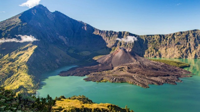 Explorasi Gunung Api Aktif: 5 Destinasi Mendaki Berapi di Indonesia
