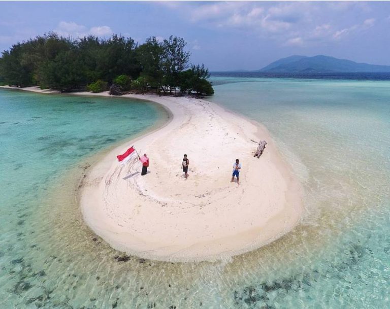 Pantai Tersembunyi: Eksplorasi Keindahan yang Jarang Terjamah di Indonesia