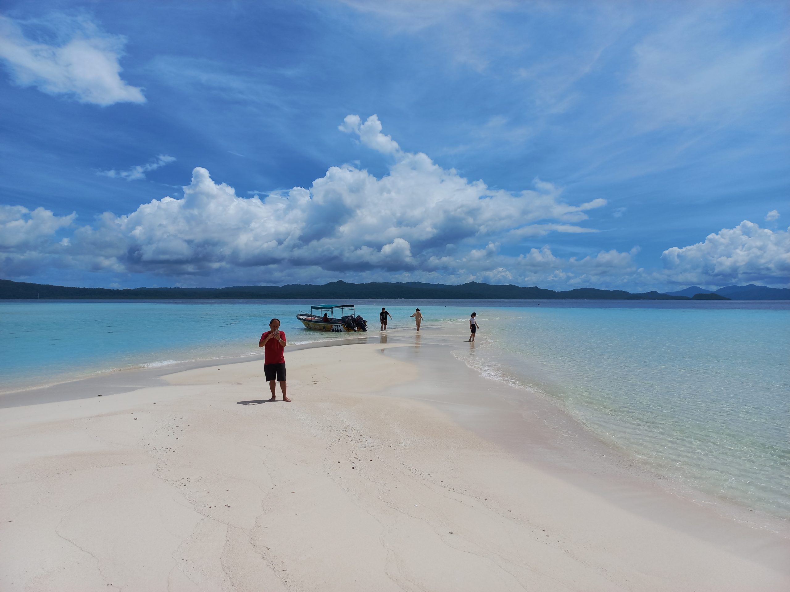 7 Pesona Pantai Pasir Putih Terindah Di Indonesia Yang Wajib Dikunjungi