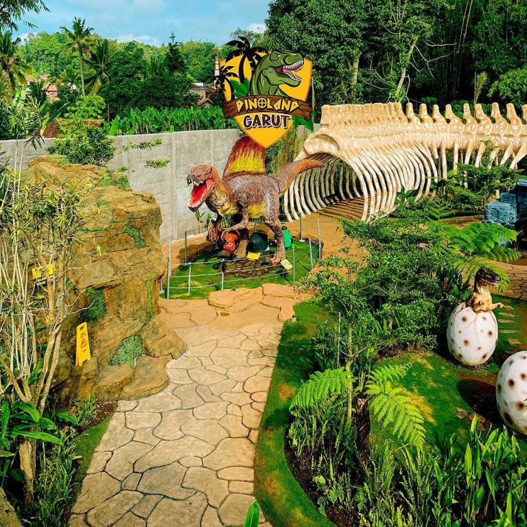 Jelajahi Petualangan Prasejarah di Garut Dinoland, Destinasi Wisata Hewan Purbakala Terbaru!