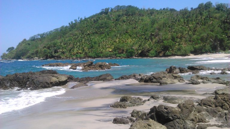 Jelajahi Surga Tropis: Pantai-Pantai Cantik yang Menggoda di Trenggalek