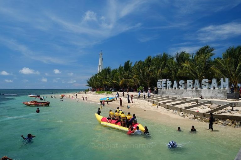 Pulau Beras Basah, Kalimantan Timur: Wisata Pantai dan Ekosistem Laut di Bontang